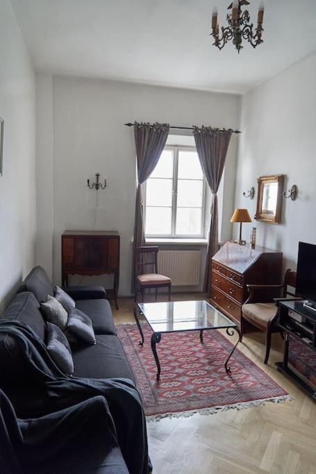 Butas Royal Castle 2 And Kitchen 55sqm
